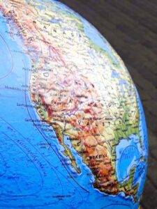 Gaublys reljefinis Uranio, 30cm lietuvių kalba