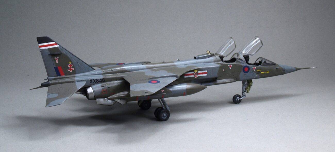 Klijuojamas plastikinis modeliukas Jaguar T.2 1/72