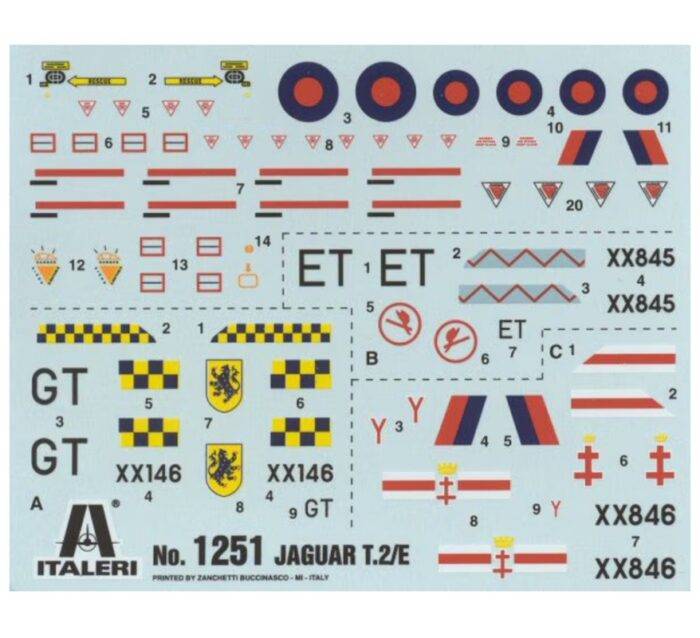 Klijuojamas plastikinis modeliukas Jaguar T.2 1/72