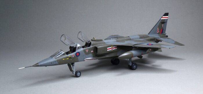 Klijuojamas plastikinis modeliukas Jaguar T.2 1/72