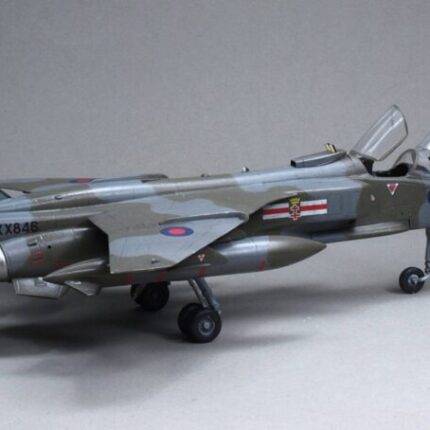 Klijuojamas plastikinis modeliukas Jaguar T.2 1/72