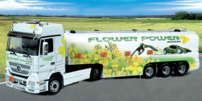 Klijuojamas plastikinis modeliukas Mercedes Benz Actros with Tank trailer Flower Power 1/24