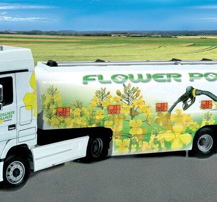 Klijuojamas plastikinis modeliukas Mercedes Benz Actros with Tank trailer Flower Power 1/24