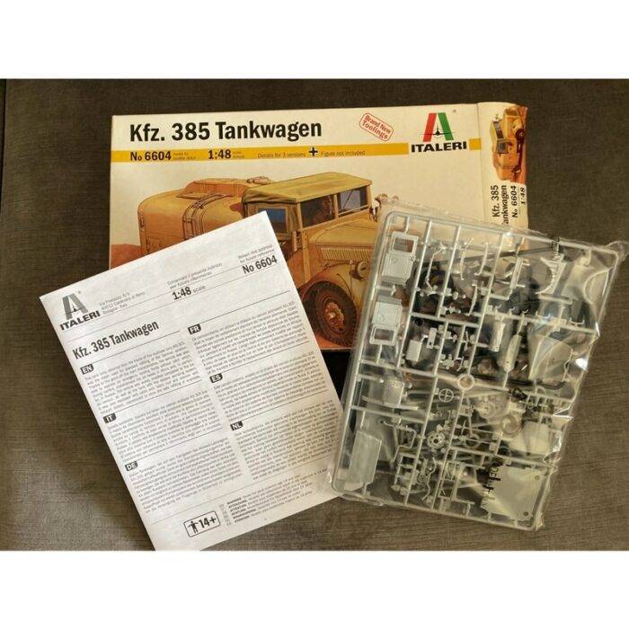 Klijuojamas plastikinis modeliukas German Kfz.385 Tankwagen (African Camouflage) 1/35