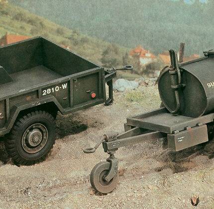Klijuojamas plastikinis modelis American 250 galons Tank Trailer and M101 Cargo Trailer ITALERI 1/35