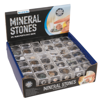 Mineraliniai akmenys dėžutėje su didinamuoju stiklu