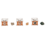 Mineraliniai akmenys dėžutėje su didinamuoju stiklu