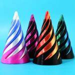 Antistresinis žaislas Eglutė-piramidė. 3D spausdinta, holografinių spalvų 6,5cm